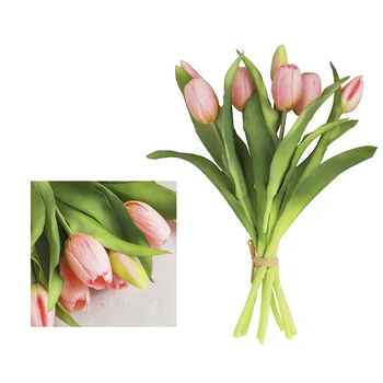 Gyönyörűen kidolgozott tulipán elrendezés Rózsa piros rózsaszín fehér zöld mélylila narancssárga világos lila piros és sárga opciók