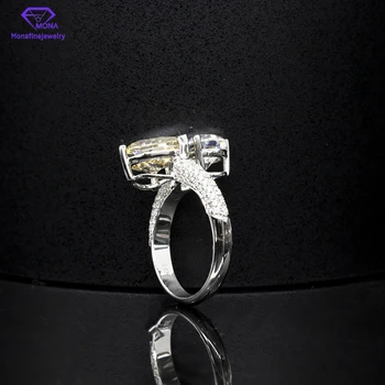 Monafinejewelry Special Design fehér 18K arany gyűrű Két körte vágott sárga és fehér 5X8mm Moissanite jubileumi gyűrű
