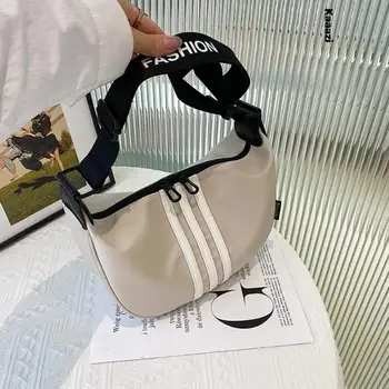 Széles heveder állítható keresztpántos táskák Nagy női divat válltáska Kiváló minőségű kézitáska Alkalmi Iskola 2023 Designer Luxus