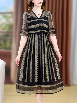 2023 Divat hímzés Csíkos selyem Luxus hosszú ruha Nők Koreai vintage elegáns báli ruha Nyári elegáns A ruha új jellemzői