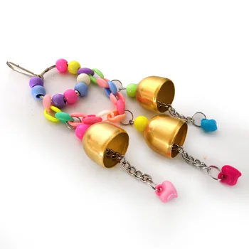 Kisállat termékek Madár kellékek Papagáj játékok Színes műanyag gyöngy fém harang húrok ketrec állvány hang rágójátékok